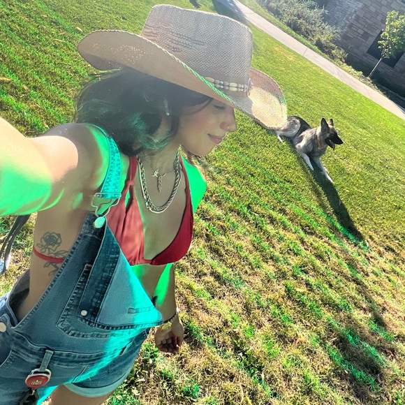 Meet your Posher, Sarah - Picture 1 of 1